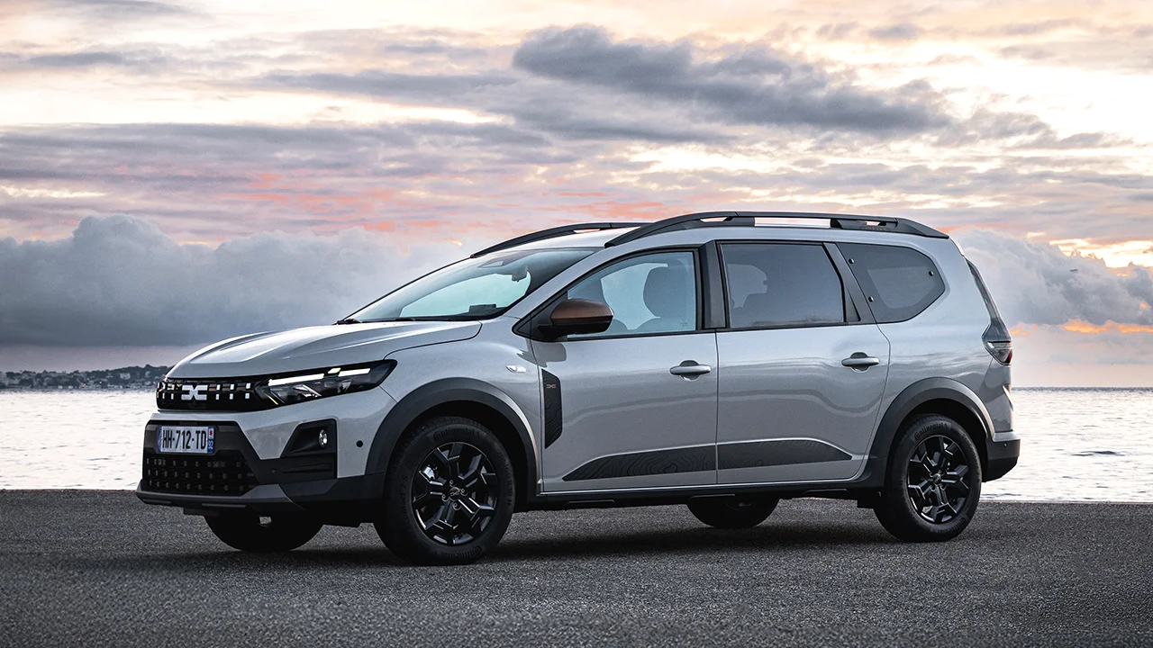 Test drive Dacia Jogger Hybrid 155: nuovo stile e nuovo motore su pacchetto vincente