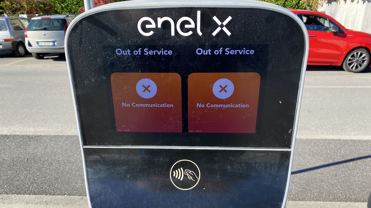 Colonnine Enel X fuori servizio? Da app potrebbero funzionare. La nostra prova
