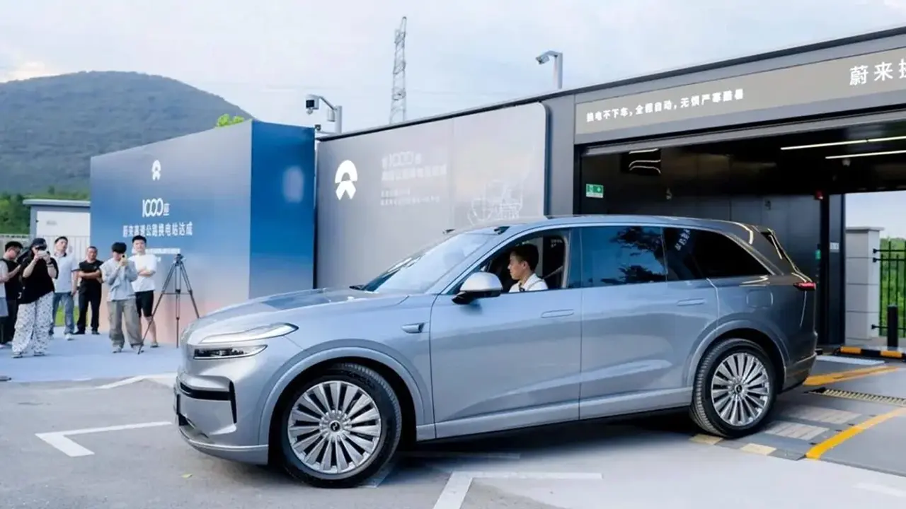 NIO lancia la nuova Onvo: batteria scambiabile, frunk enorme, e parte da 23.000 euro