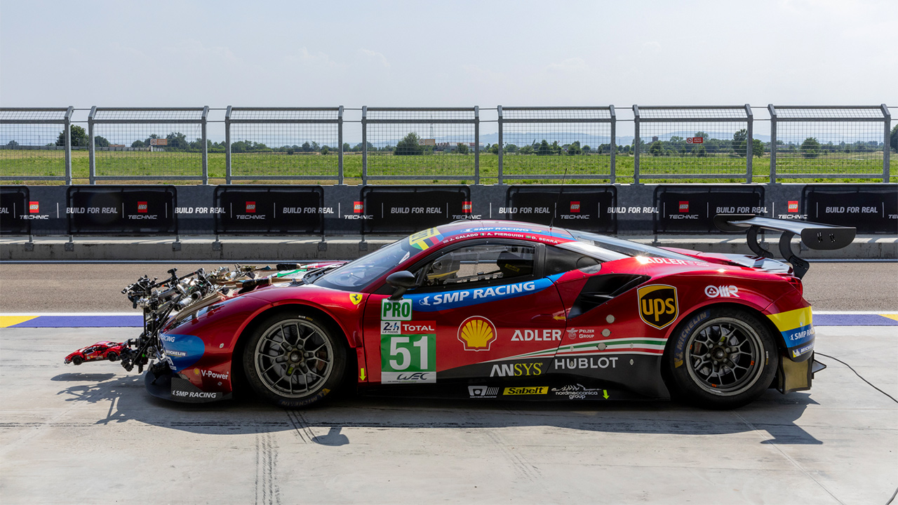 Ferrari 488 GTE è il primo modello LEGO a sfrecciare ad oltre 200 km/h su un circuito automobilistico