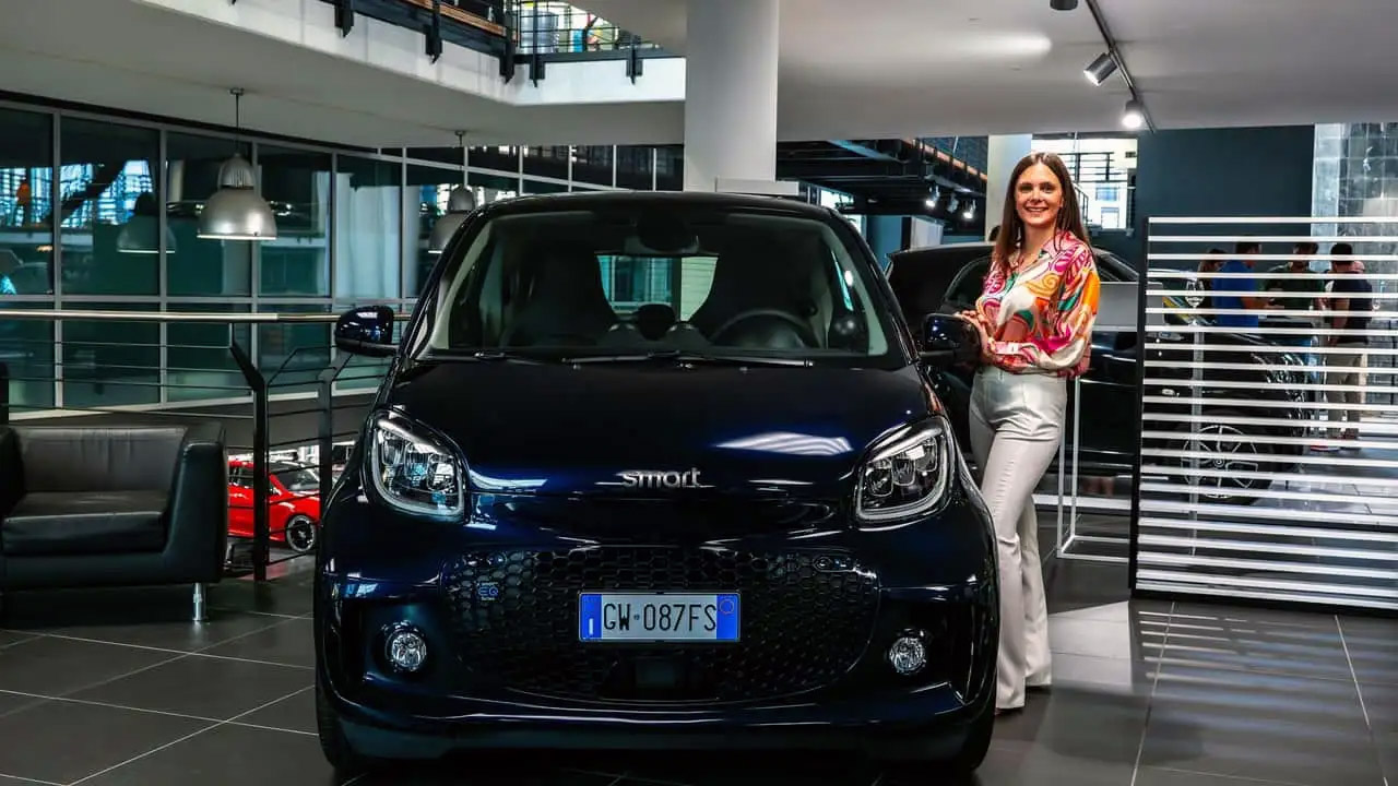 Consegnata l'ultima smart Fortwo, addio dopo 25 anni di storia