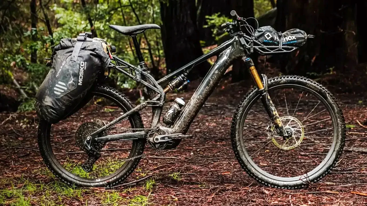 Specialized Turbo Levo 4 X: e-MTB full suspension con portapacchi integrati per l'Electric Overland