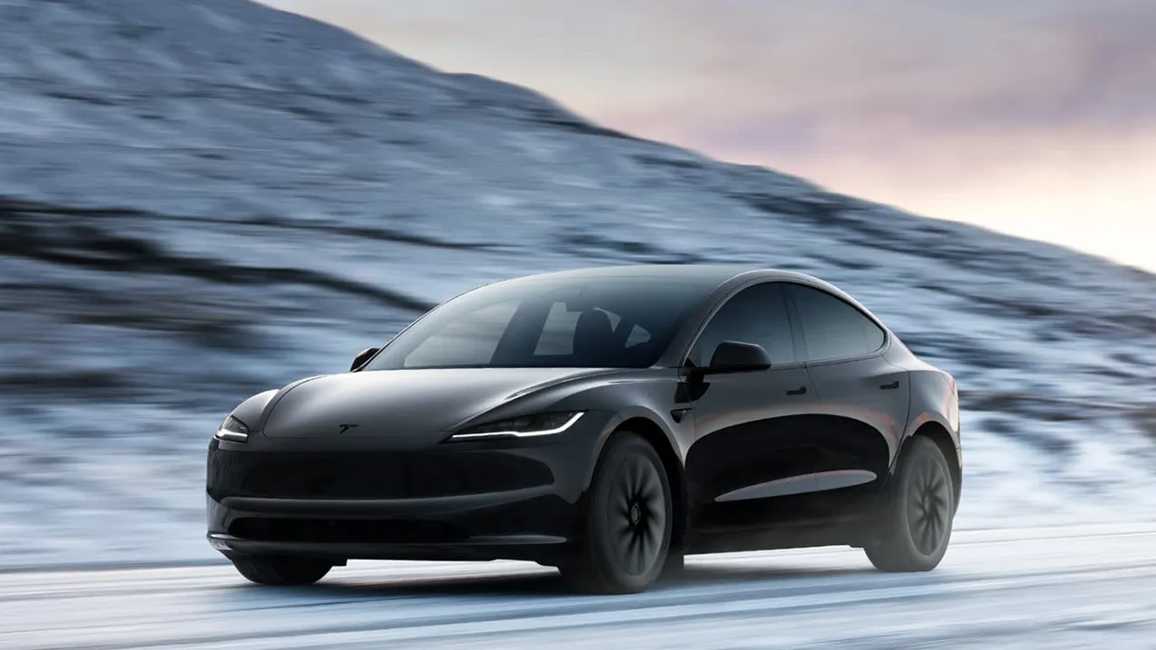 &Egrave; Natale in casa Tesla: arriva la Model 3 Standard, sconto speciale a 35.000 euro
