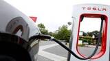 Mercedes-Benz sarà la prima casa tedesca ad adottare il NACS di Tesla  