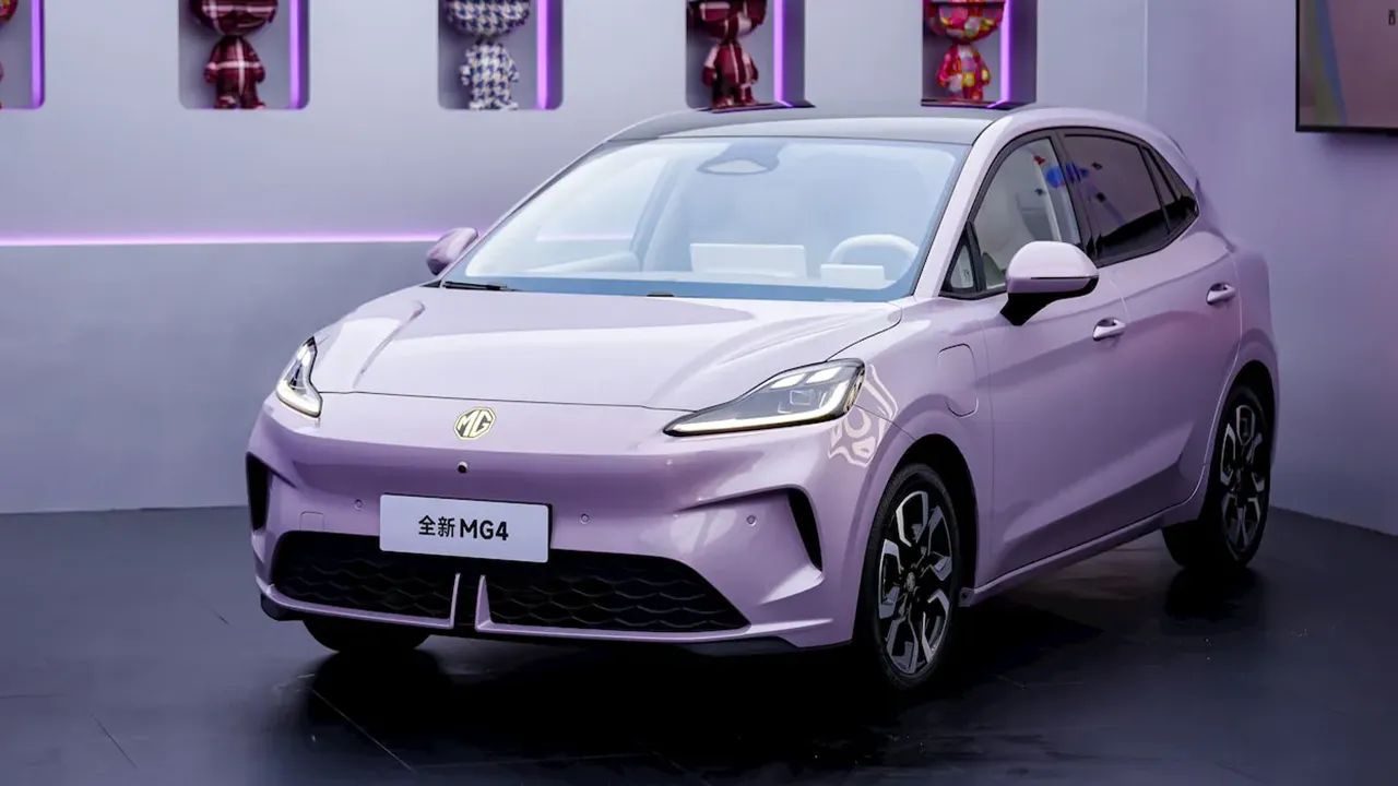 MG inizia le consegne della MG4 con batteria allo stato semi-solido