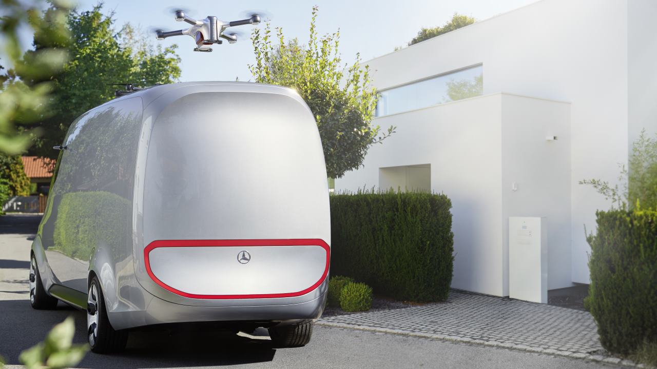 Vision Van: le consegne di domani saranno fatte con furgone elettrico con droni sul tetto secondo Mercedes
