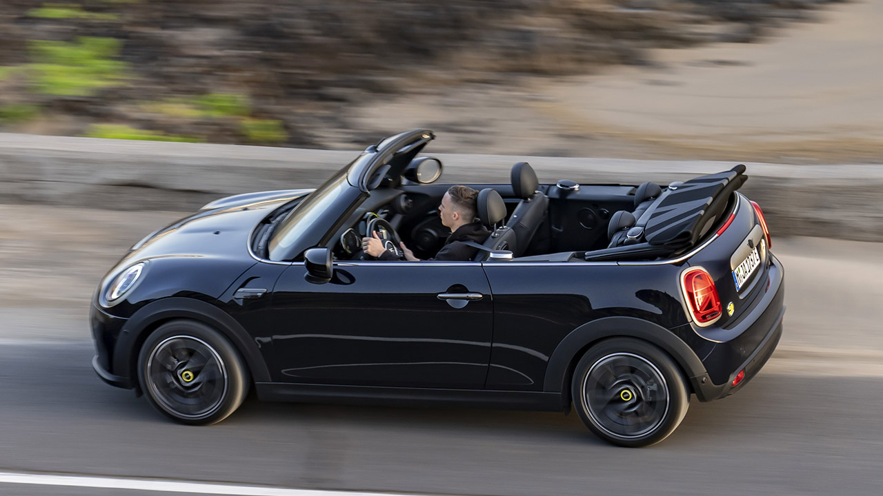 La Mini Cooper SE elettrica cabrio si fa, ma solo in 999 esemplari