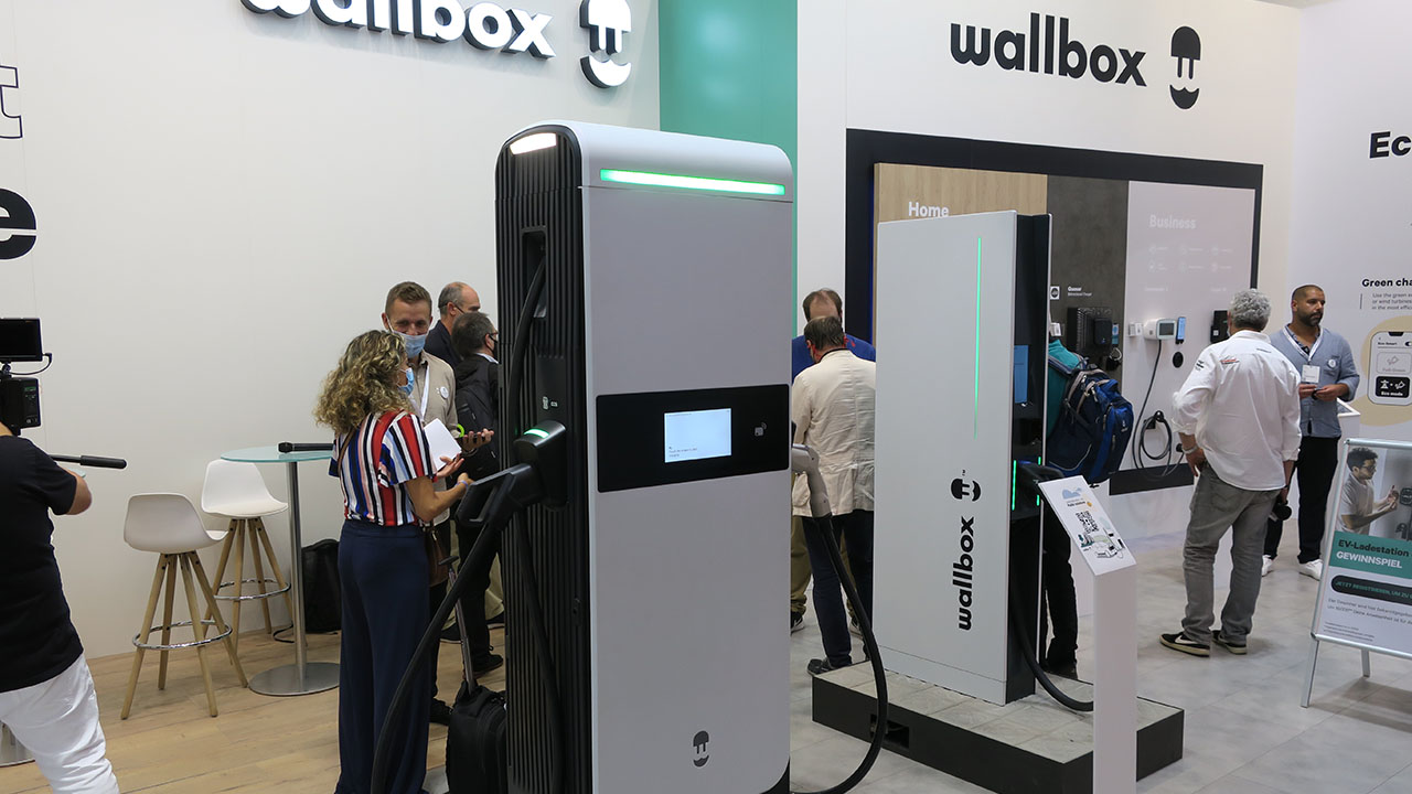 Wallbox presenta Hypernova, la colonnina hyper fast che non si guasta mai