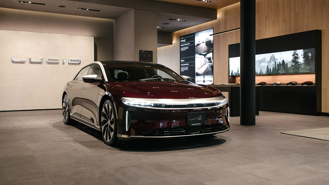 Lucid Motors apre un nuovo store a Oslo. Le consegne in Europa sono già iniziate