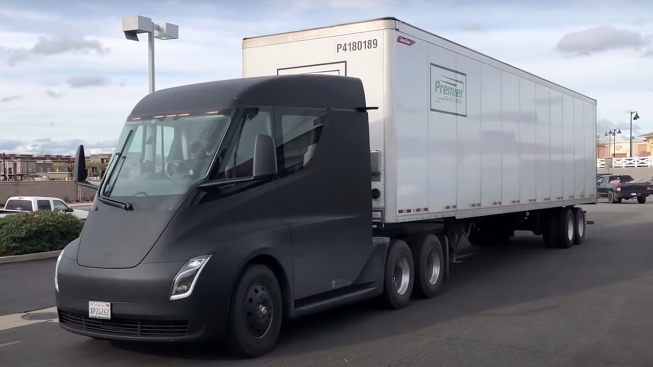 Tesla Semi, chiuse le prenotazioni e nuove caratteristiche. Il lancio è vicino