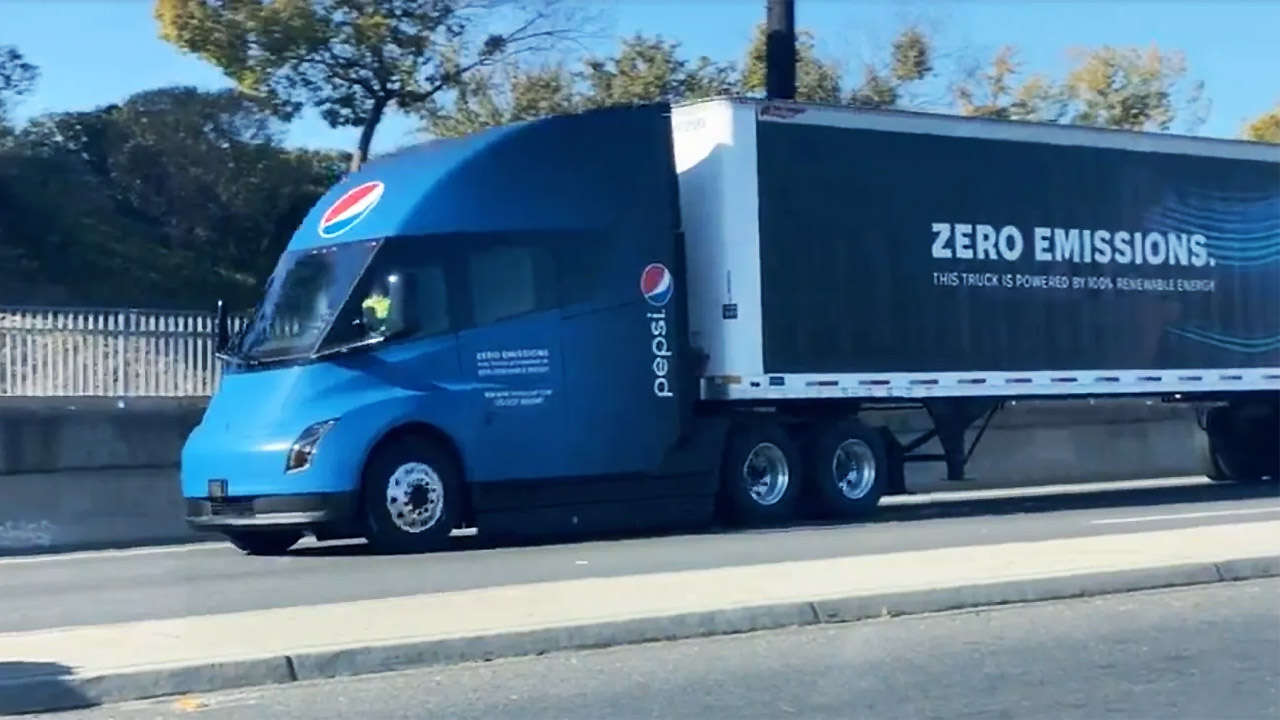 Un Tesla Semi ha già percorso 400.000 km, ecco le novità dal keynote di Hannover