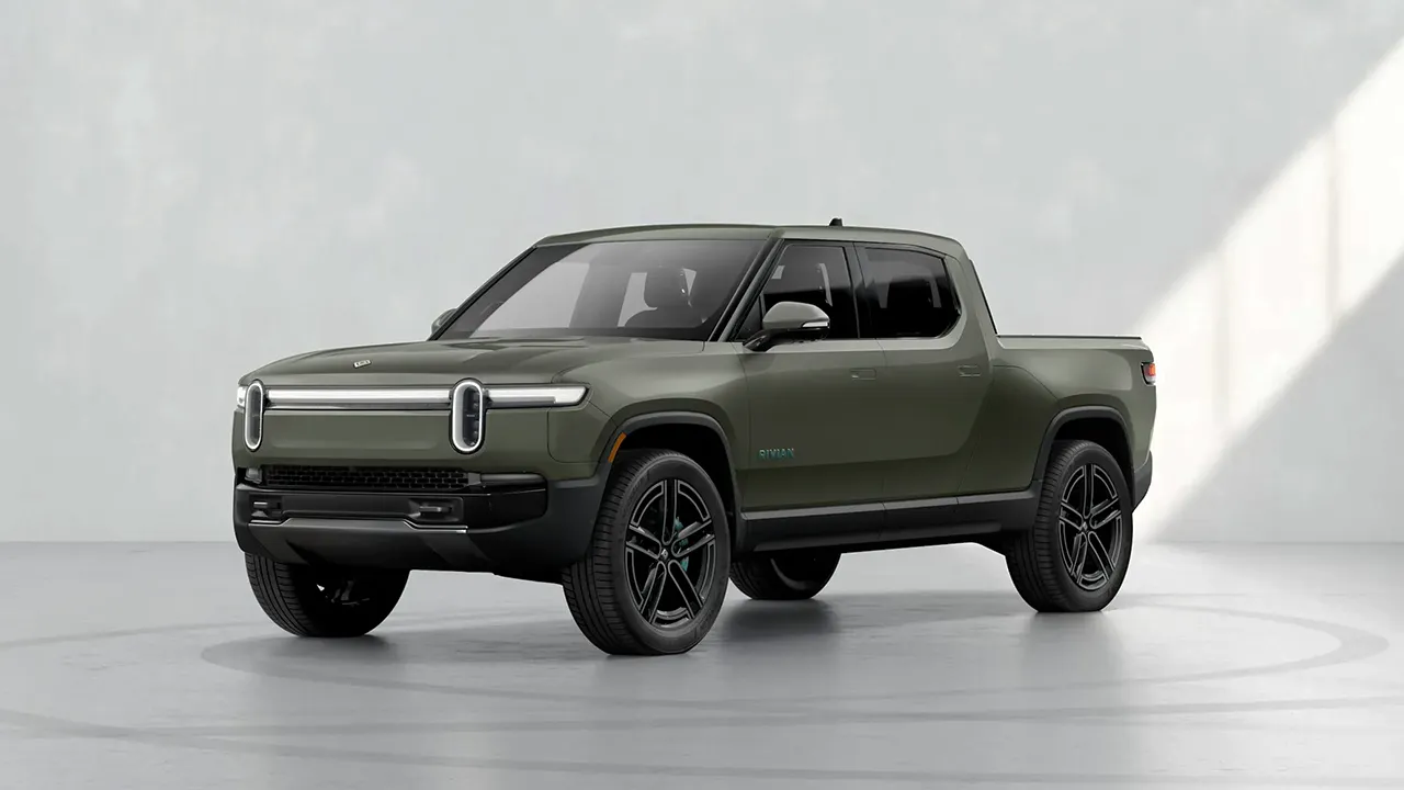 Il nuovo Rivian R1T Quad è una bestia: 1.000 CV, e c'è anche la Tank Turn da videogame
