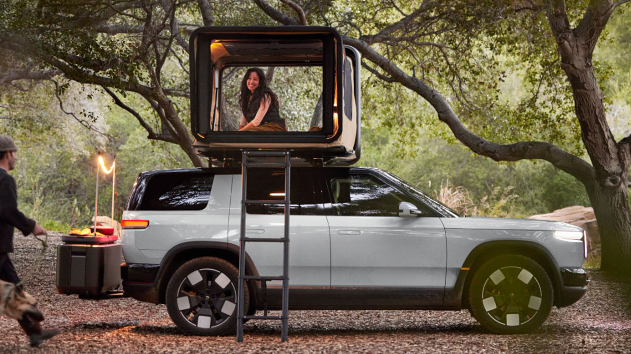 Rivian presenta R2, SUV grande come una Tesla Model Y, per il mercato da 45.000 dollari. C'è la One More Thing