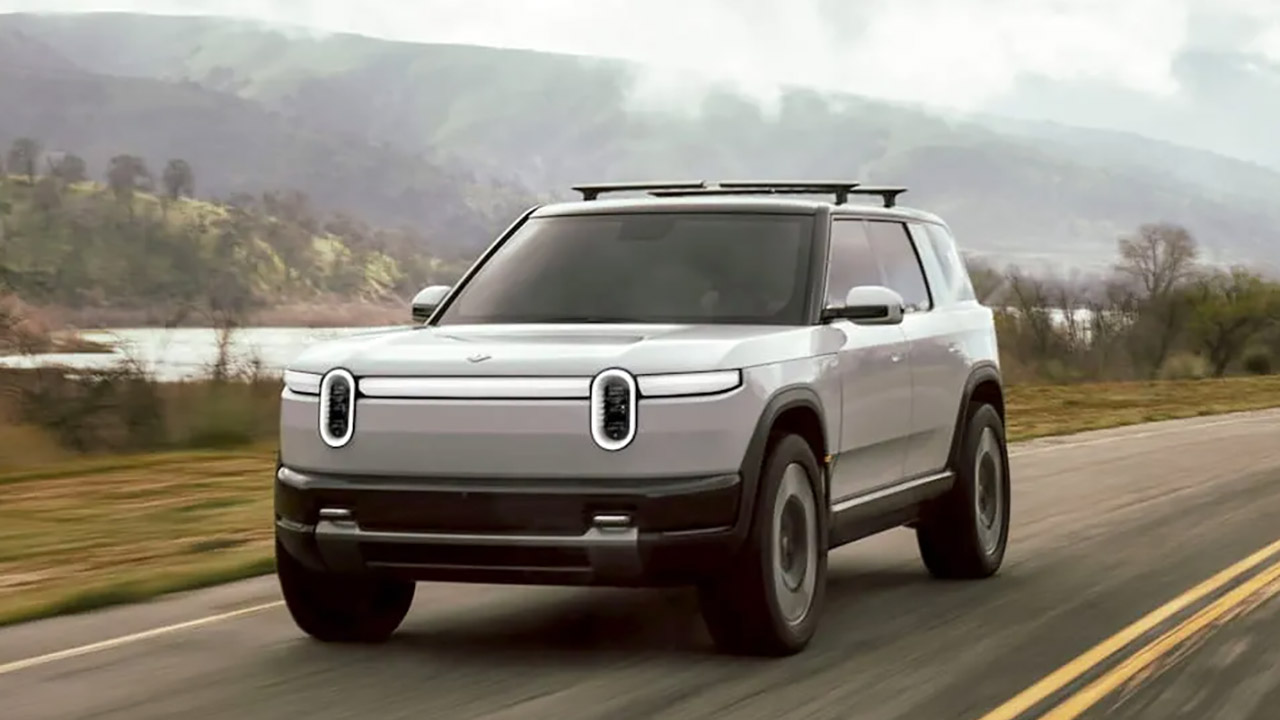 Rivian conferma che R2 avrà la porta di ricarica dal lato giusto per i Tesla Supercharger