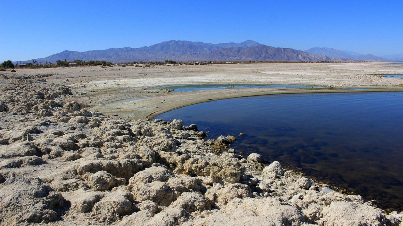 Nel mondo manca litio? Un lago californiano ne contiene abbastanza per 375 milioni di veicoli elettrici