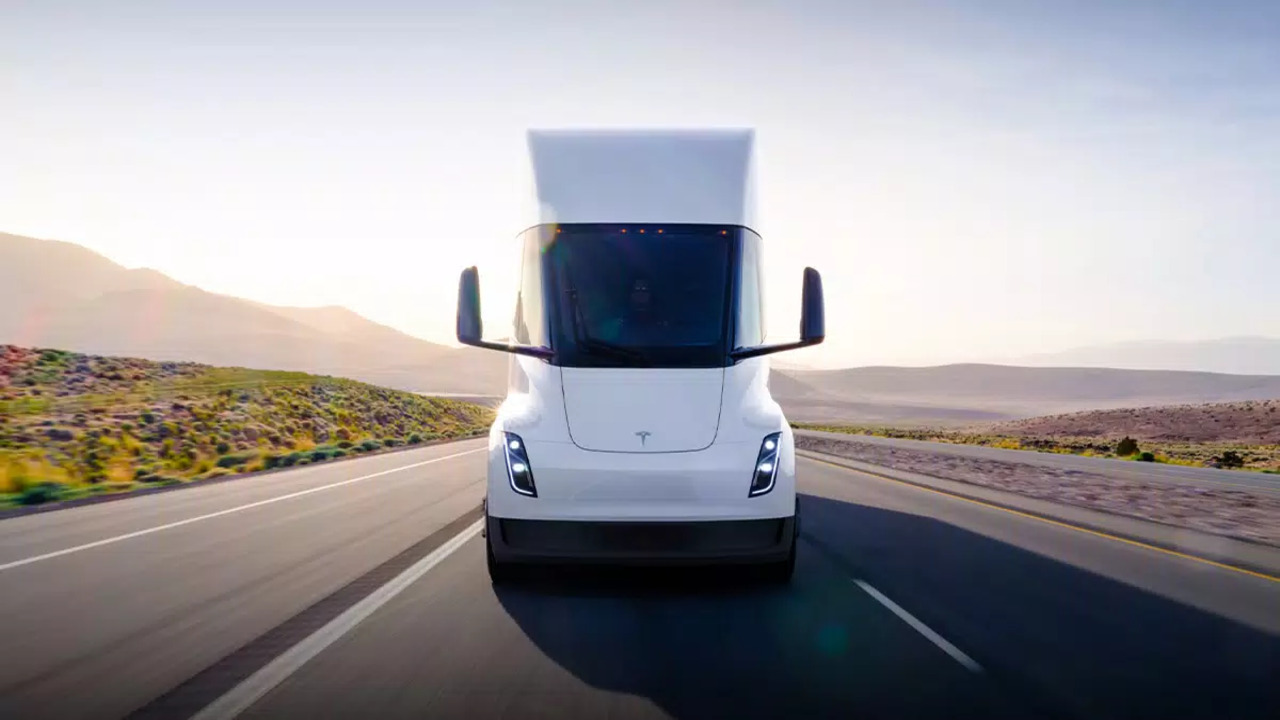 Tesla Semi: iniziano i test lungo le strade del Nevada 