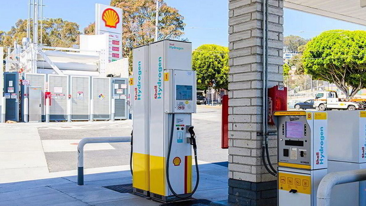 Anche Shell molla l'idrogeno: chiude tutte le stazioni in California e punta sull'elettrico