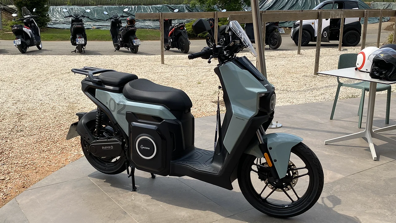 Gamma Silence: primo contatto e test ride del nuovo scooter S02 e della nanocar S04