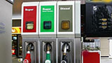 Addio definitivo alla benzina "rossa" col piombo. Ora spazio all'elettrico