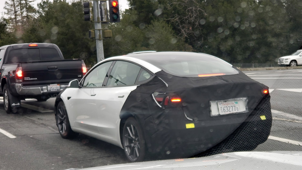 Avvistata ancora la Tesla Model 3 restyle: annuncio a marzo?