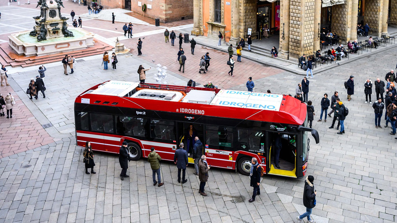 Solaris ha consegnato i primi autobus a idrogeno per Bologna e Ferrara