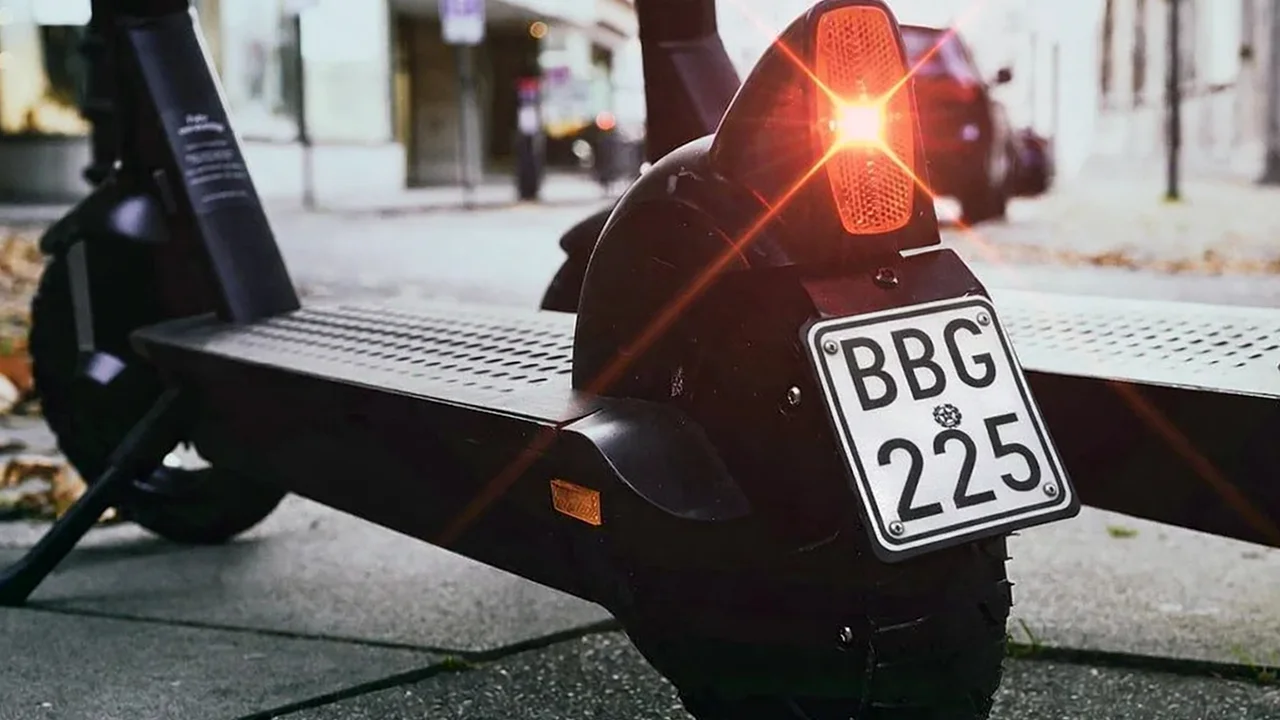 Targa e assicurazione per monopattino, ancora tutto fermo: manca la piattaforma