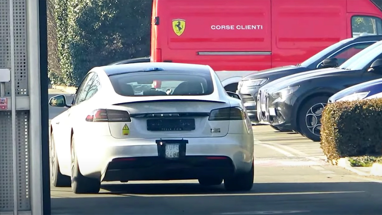 Ferrari prova una Tesla Model S Plaid. La considera il riferimento per sviluppare la sua elettrica?