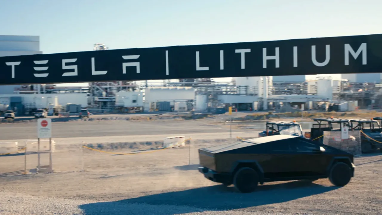 Tesla ha ora la sua raffineria di litio: nuovo processo pi&ugrave; sostenibile | Video