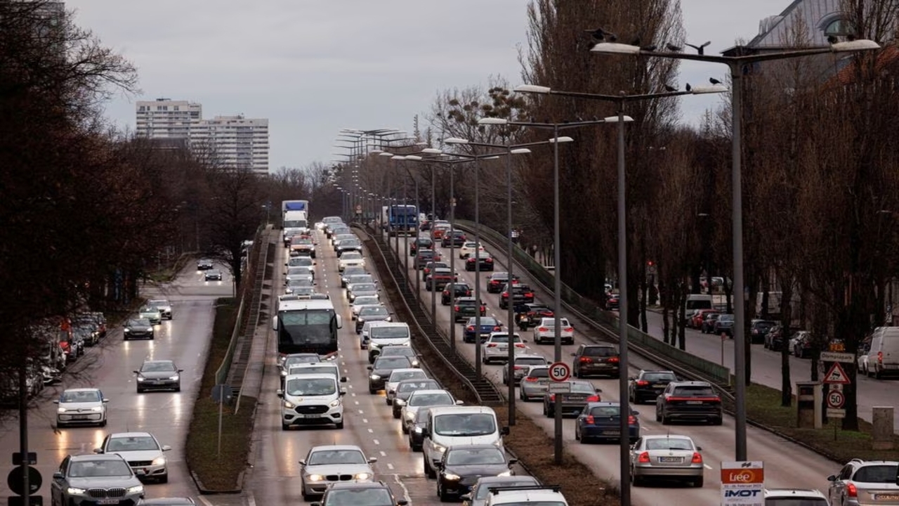 Ban motori a scoppio: raggiunto accordo fra UE e Germania sugli e-fuel. L'Italia resta sola 