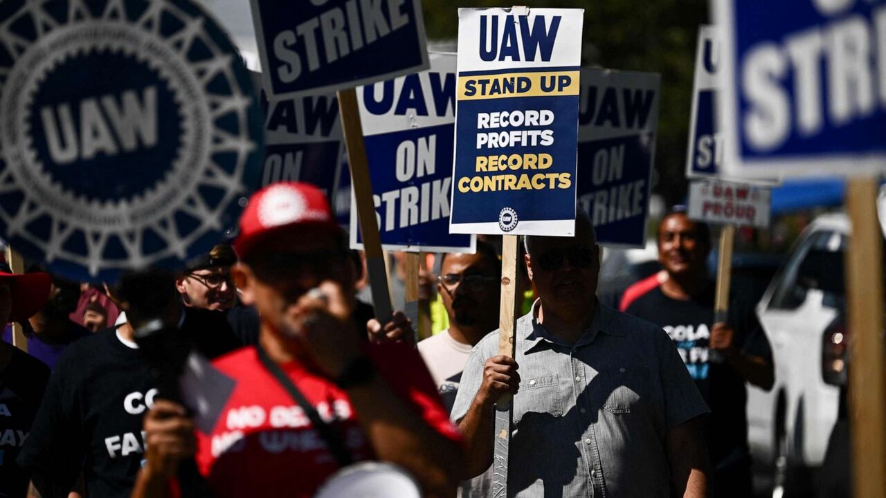 UAW vuole i sindacati in ogni singola casa automobilistica, Tesla compresa  