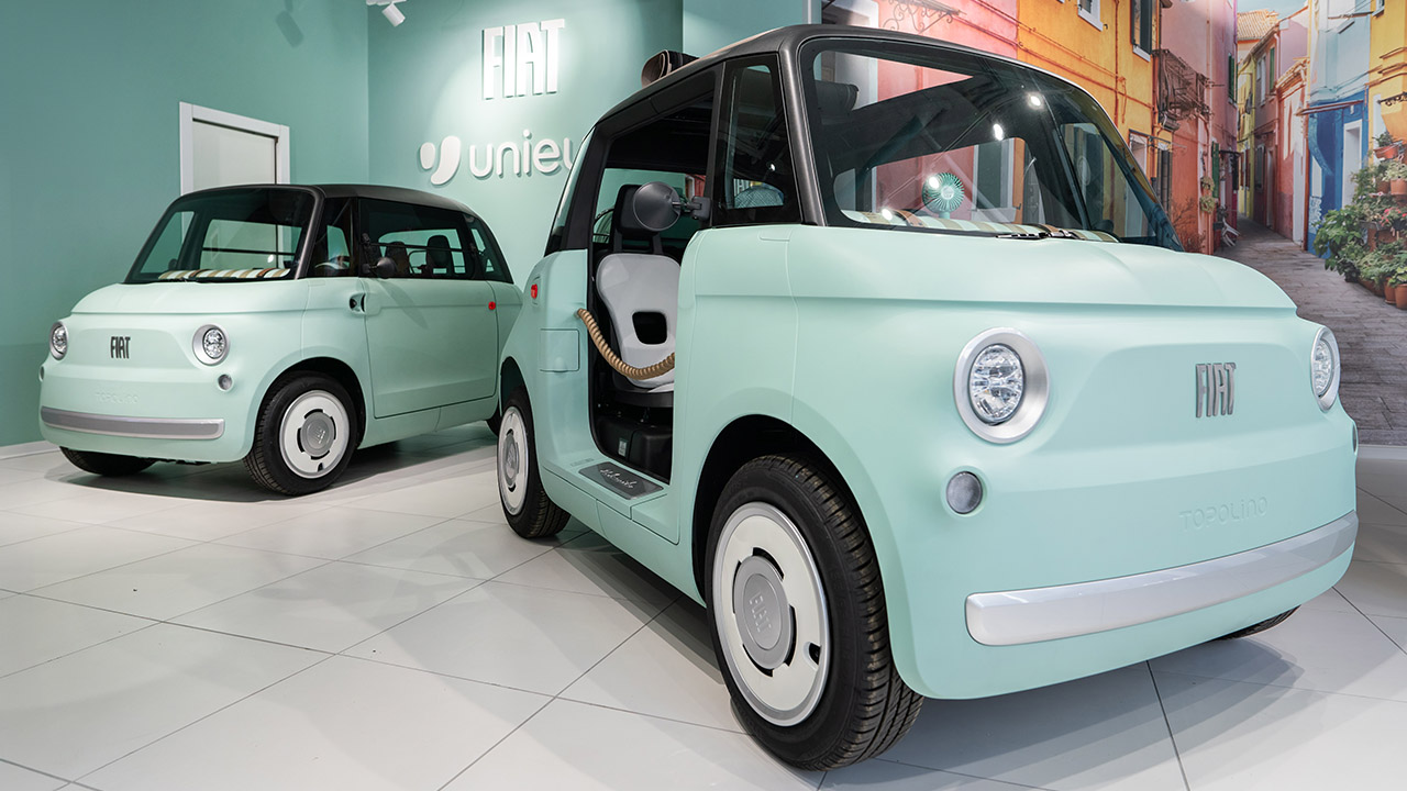 La Fiat Topolino ora si compra anche da Unieuro, abbiamo visto la prima showroom