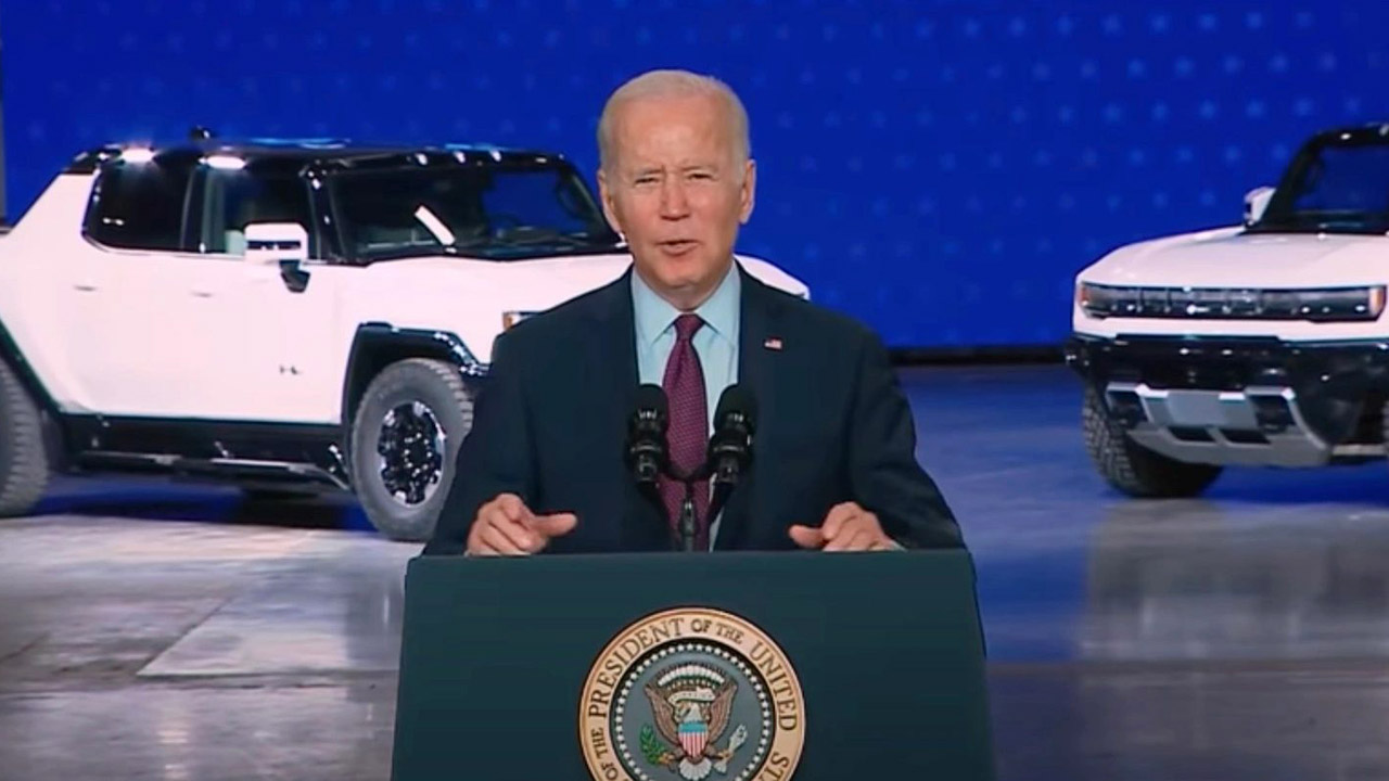 Biden finalmente parla di Tesla: finisce la guerra mediatica con Elon Musk?