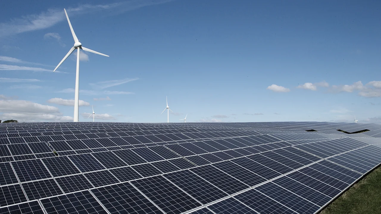 Nasce in Germania una centrale ibrida eolico-solare, con unica connessione alla rete