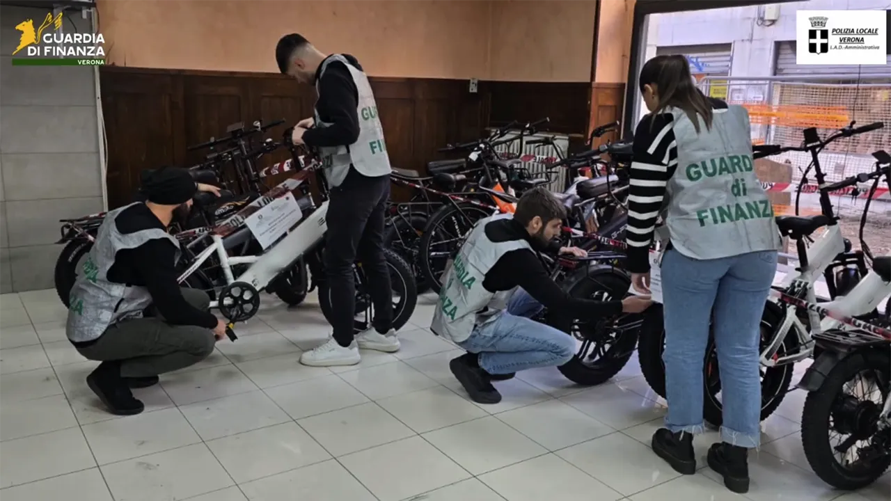 E-bike illegali, a Verona il pi&ugrave; grande sequestro in Italia: 300mila euro di valore, due denunciati