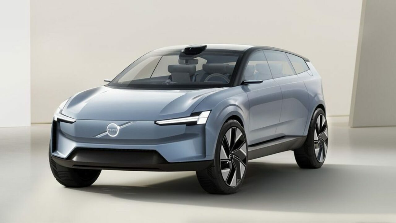 Volvo punta sulla V2V e la vuole di serie: l'auto può fornire energia alla casa, alla rete e a un'altra vettura