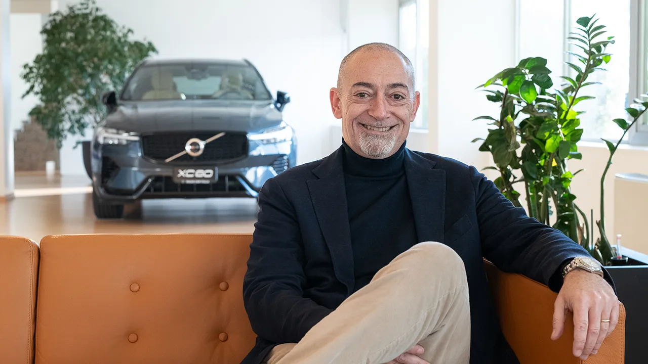 Volvo tira le somme del 2025: "le nuove regole non cambiano nulla, l'elettrico resta al centro"