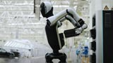 Il robot Walker S2 della Cina cambia la propria batteria in meno di 3 minuti 