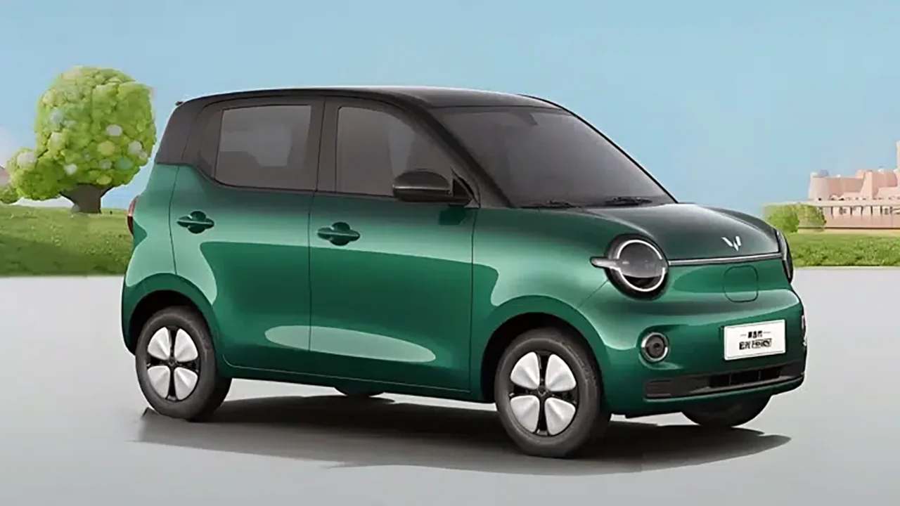 La Hongguang Mini EV &egrave; impossibile: 4 posti, 300 km e fast charge, a soli 5.000 euro
