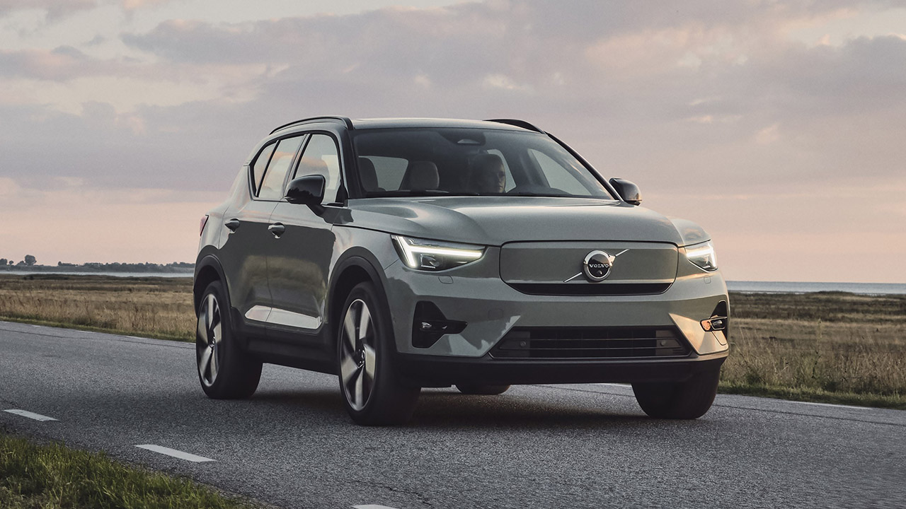 Volvo rinnova la gamma di auto elettriche Recharge: restyle per XC40 e nuovo motore per C40