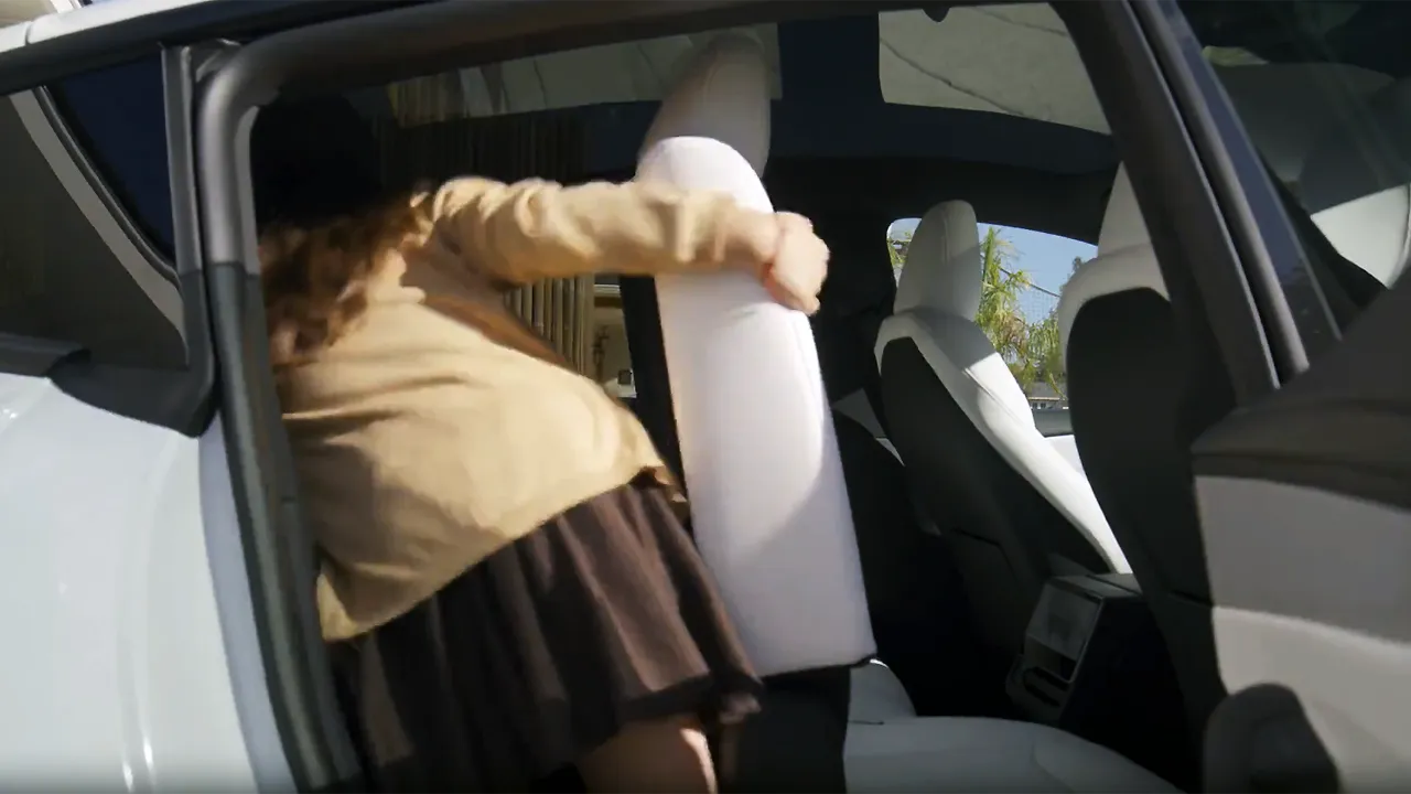 Tesla Model Y a 7 posti disponibile anche in Italia: mantiene 500 litri di capacit&agrave; di carico