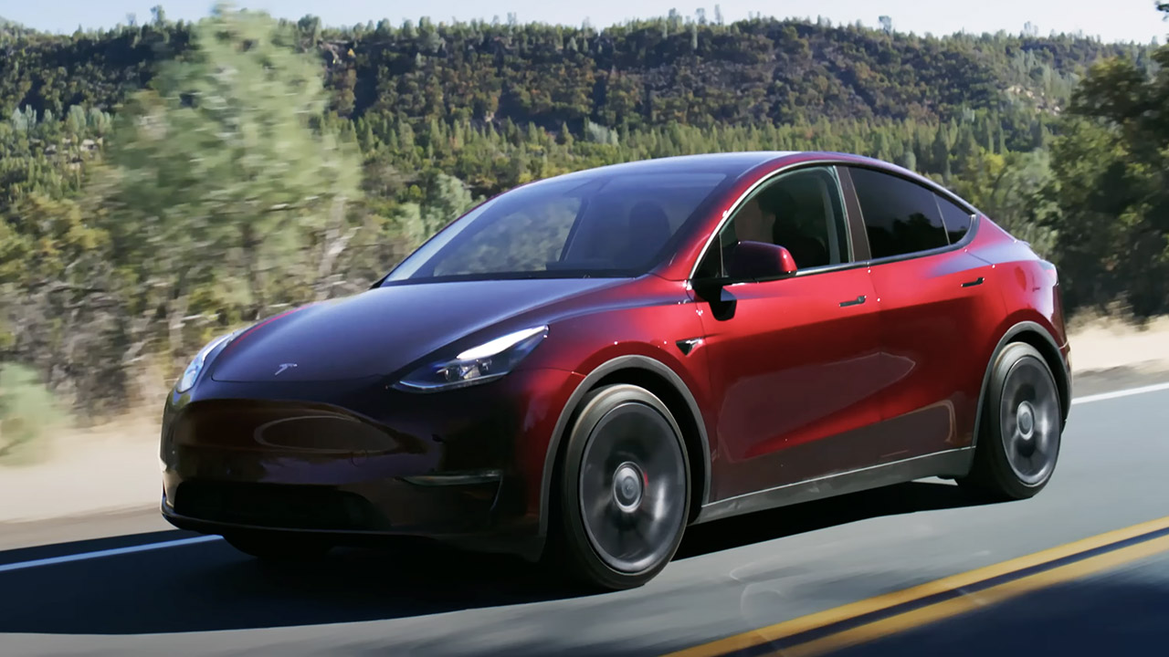 Tesla Model Y, da oggi disponibile la versione con più autonomia: è la Long Range RWD