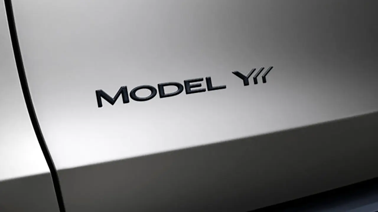 Tesla sta per lanciare la Model YL: passo allungato e sei posti