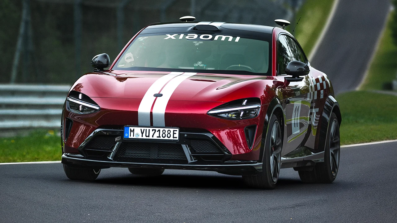 Il pazzesco nuovo record di Xiaomi YU7 GT: giro senza pilota in 10 minuti al N&uuml;rburgring