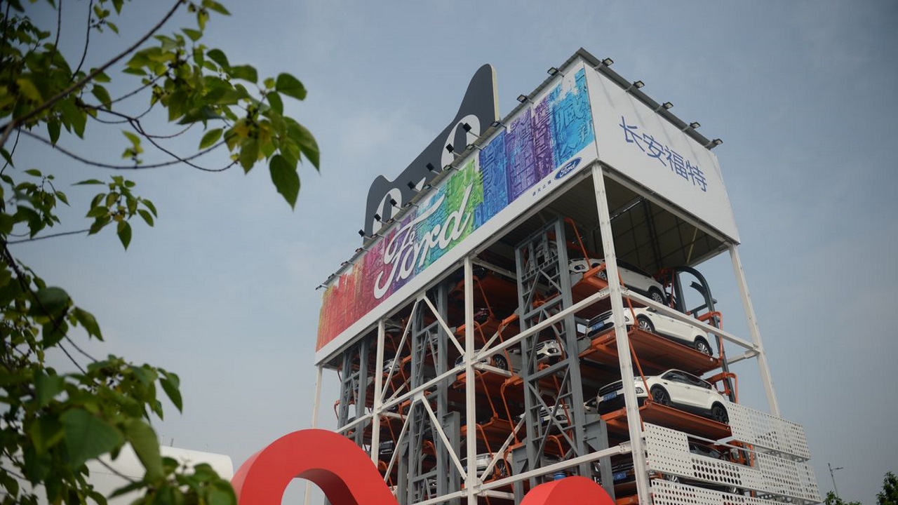 Alibaba e Ford, ecco il distributore automatico di automobili