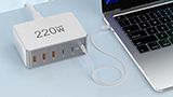 Un coupon da 20 fa scendere a soli 23,99 il caricatore multiplo da 220W per smartphone, tabet, PC e anche MacBook
