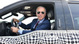 Joe Biden prova il pickup elettrico Ford F-150 Lightning: ''È veloce! Ne comprerò uno!''