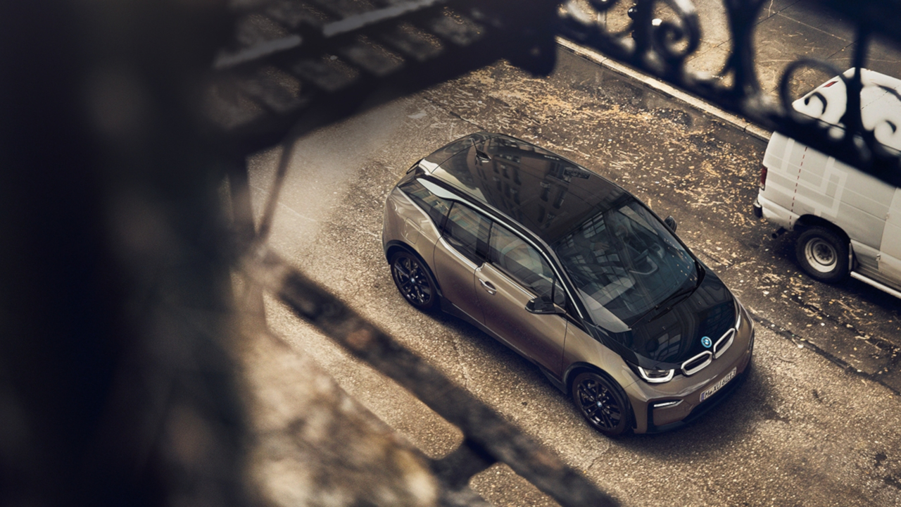 BMW Italia cerca personale e lo fa con colloqui a bordo dell'elettrica i3: ecco tutti i dettagli