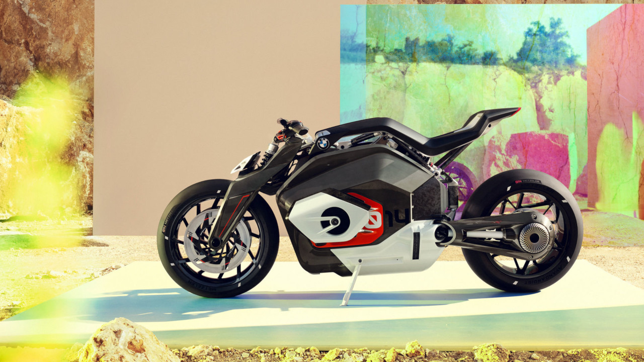 BMW Motorrad presenta Vision DC Roadster: la moto elettrica fedele al passato