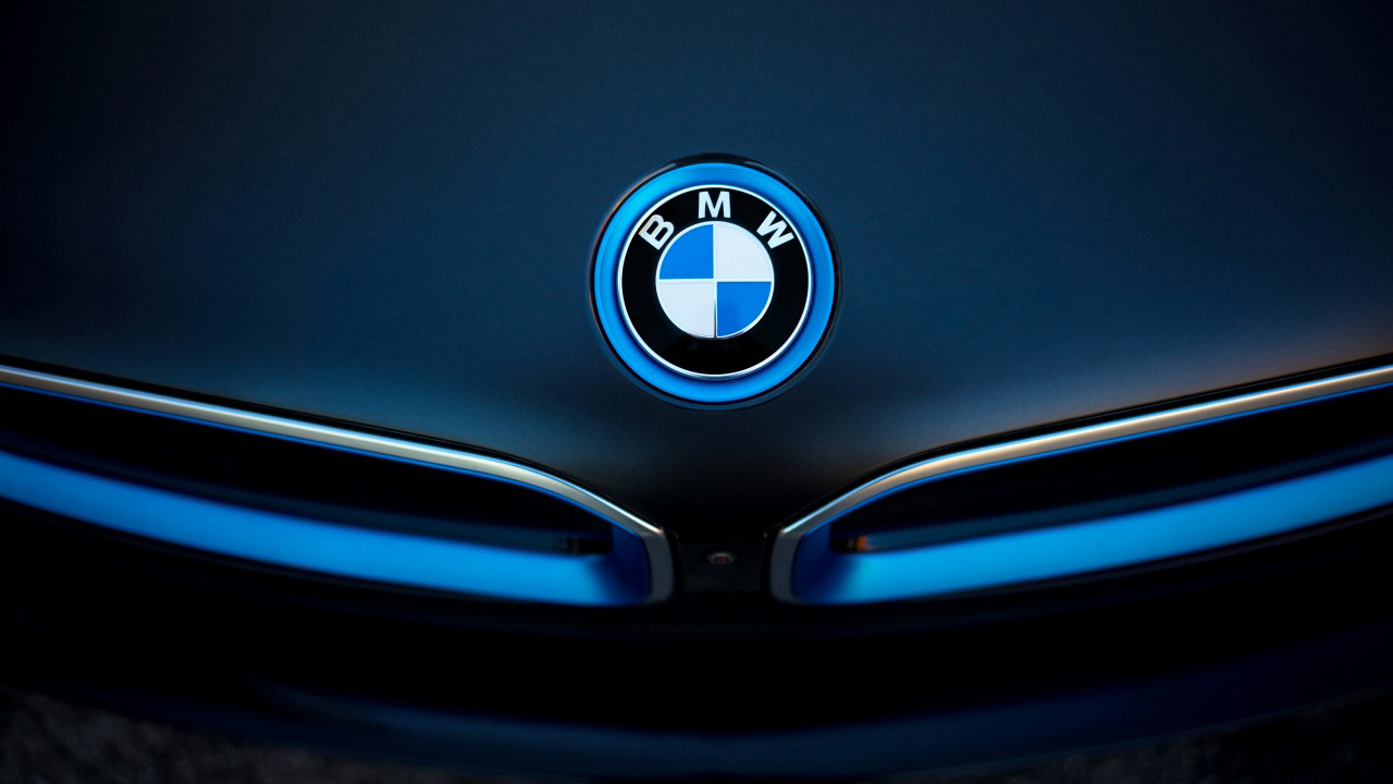 BMW continua a investire nei benzina, diesel e ibride nonostante la corsa all'elettrificazione