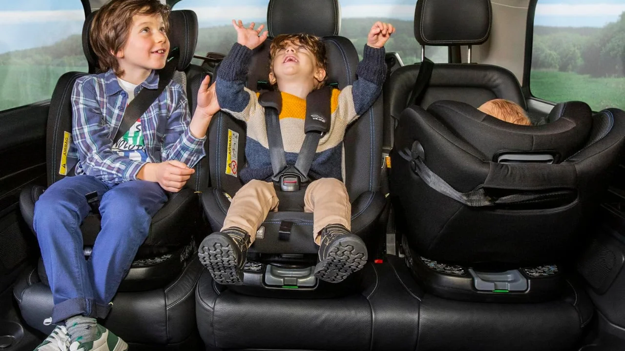 Seggiolini auto i-Size da 0 a 12 anni in offerta Amazon: Miophy girevole a 360� a 119,50� contro Chicco Unico Evo a 198,90�